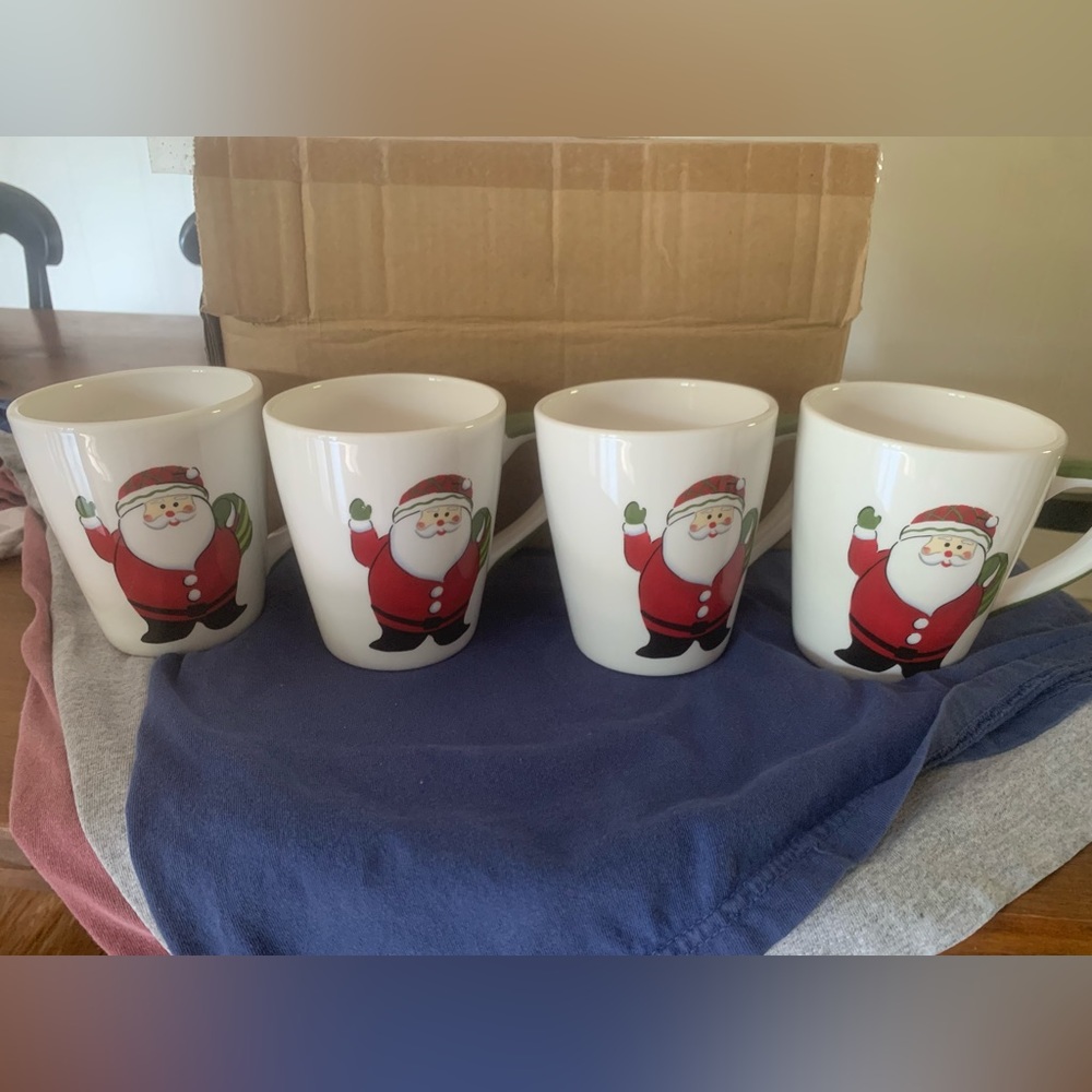4 Santa Clause Christmas Coffee Mugs